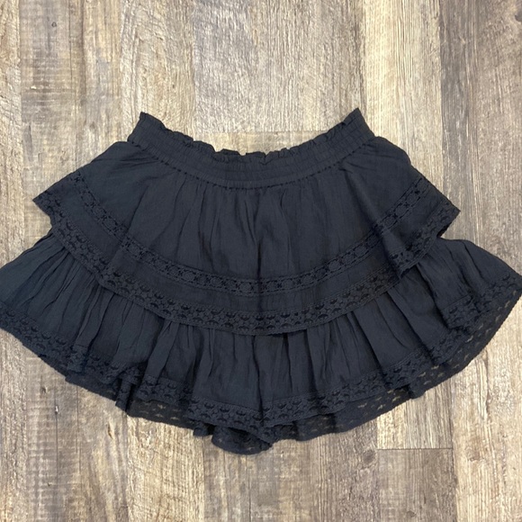 American Eagle Outfitters Dresses & Skirts - NWOT American Eagle Black Ruffle Skort Size Large